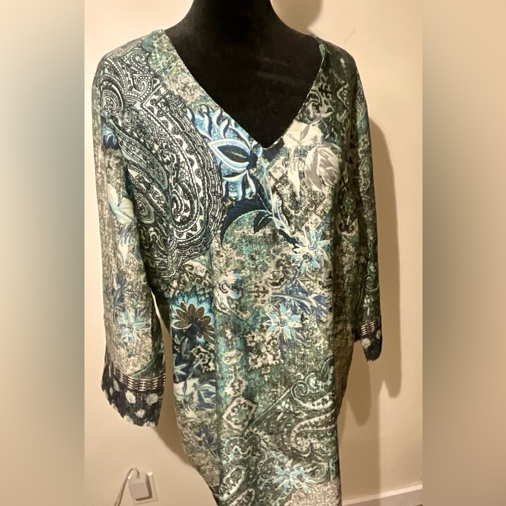 5$ or 3/10$
Trendsetter V-Neck Blouse